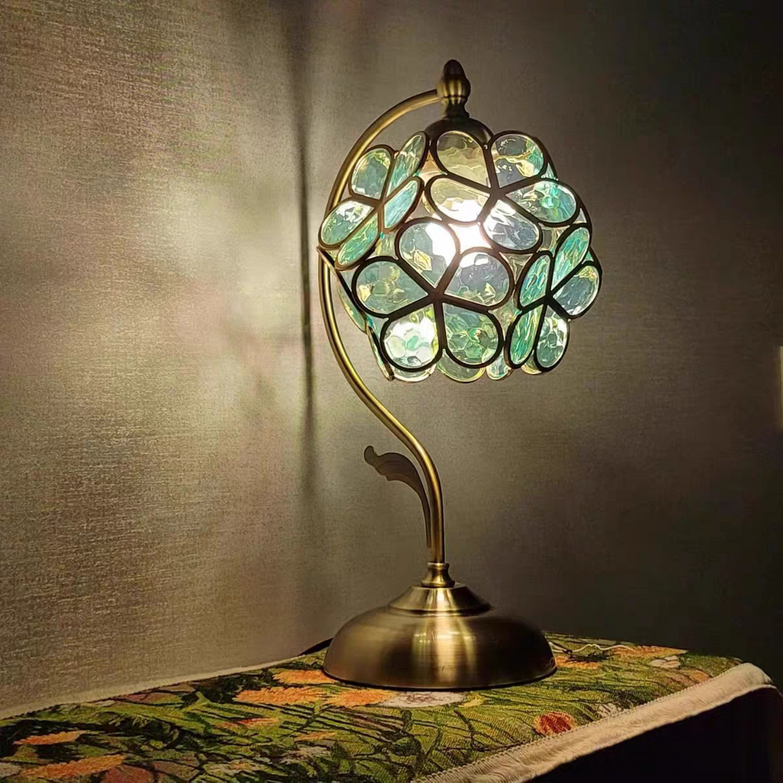 Illuminate Your Space with the Exquisite American Retro Desk Lamp