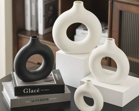 Nordic-Inspired Ceramic Vase – Modern Minimalist White & Black Home Decor for Flowers, Dried Stems, and Stylish Interior Accents
